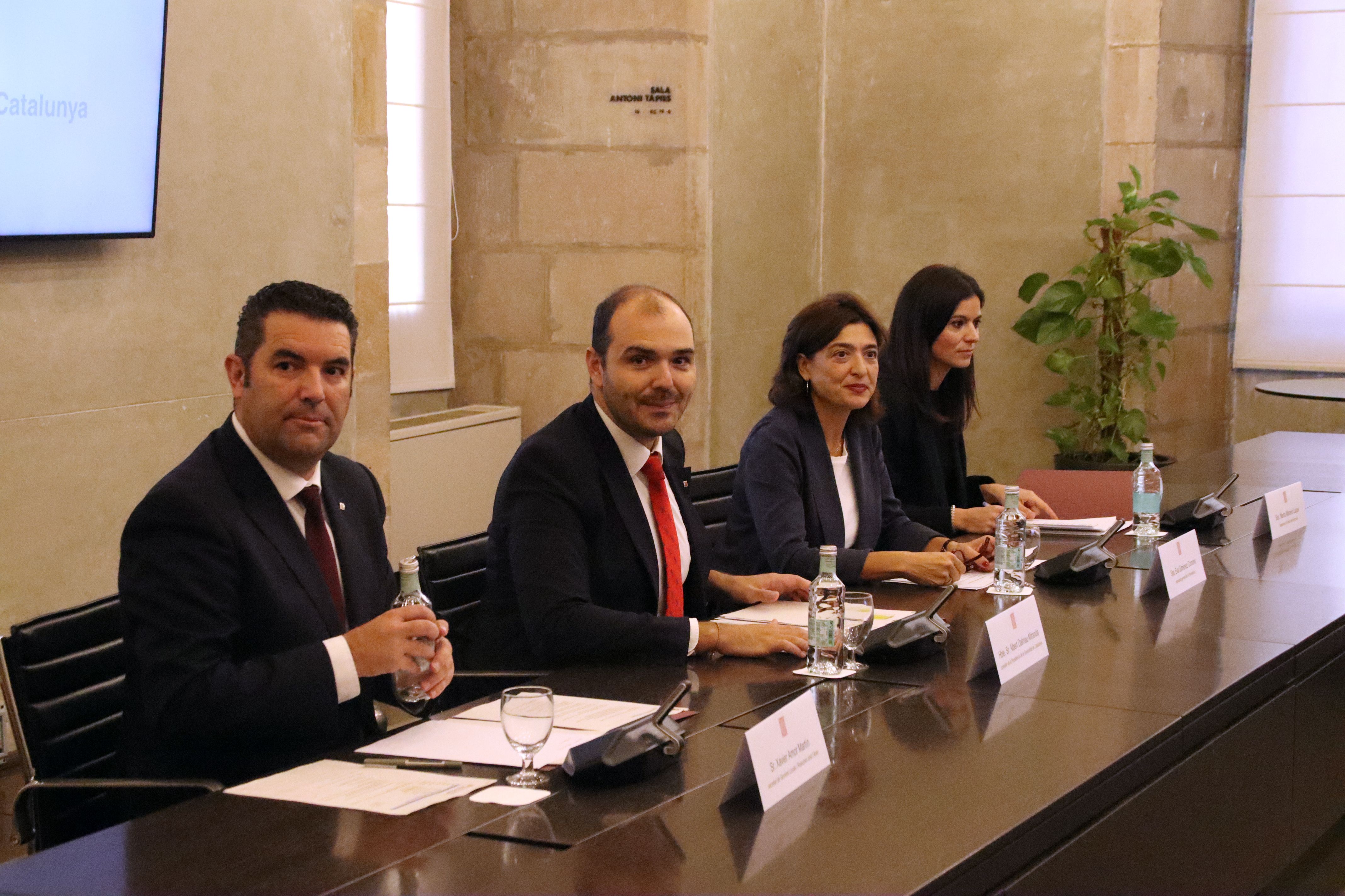 Reunió del Govern Generalitat amb membres de les entitats impulsores de l'Estatut de Municipis Rurals