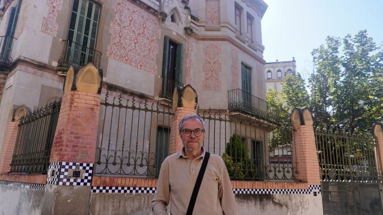 Joan M. Serra durant l'entrevista amb Nació