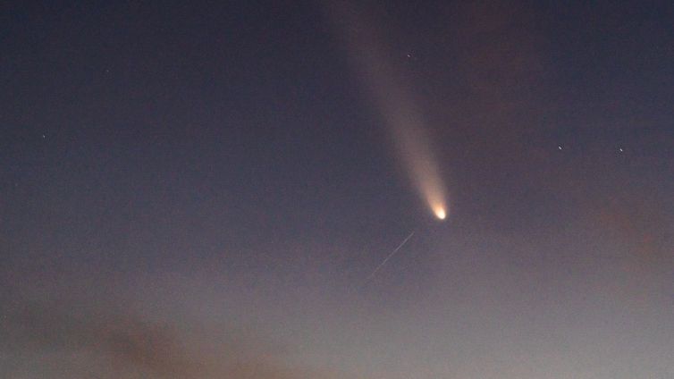 El «cometa del segle» capturat des de Manlleu