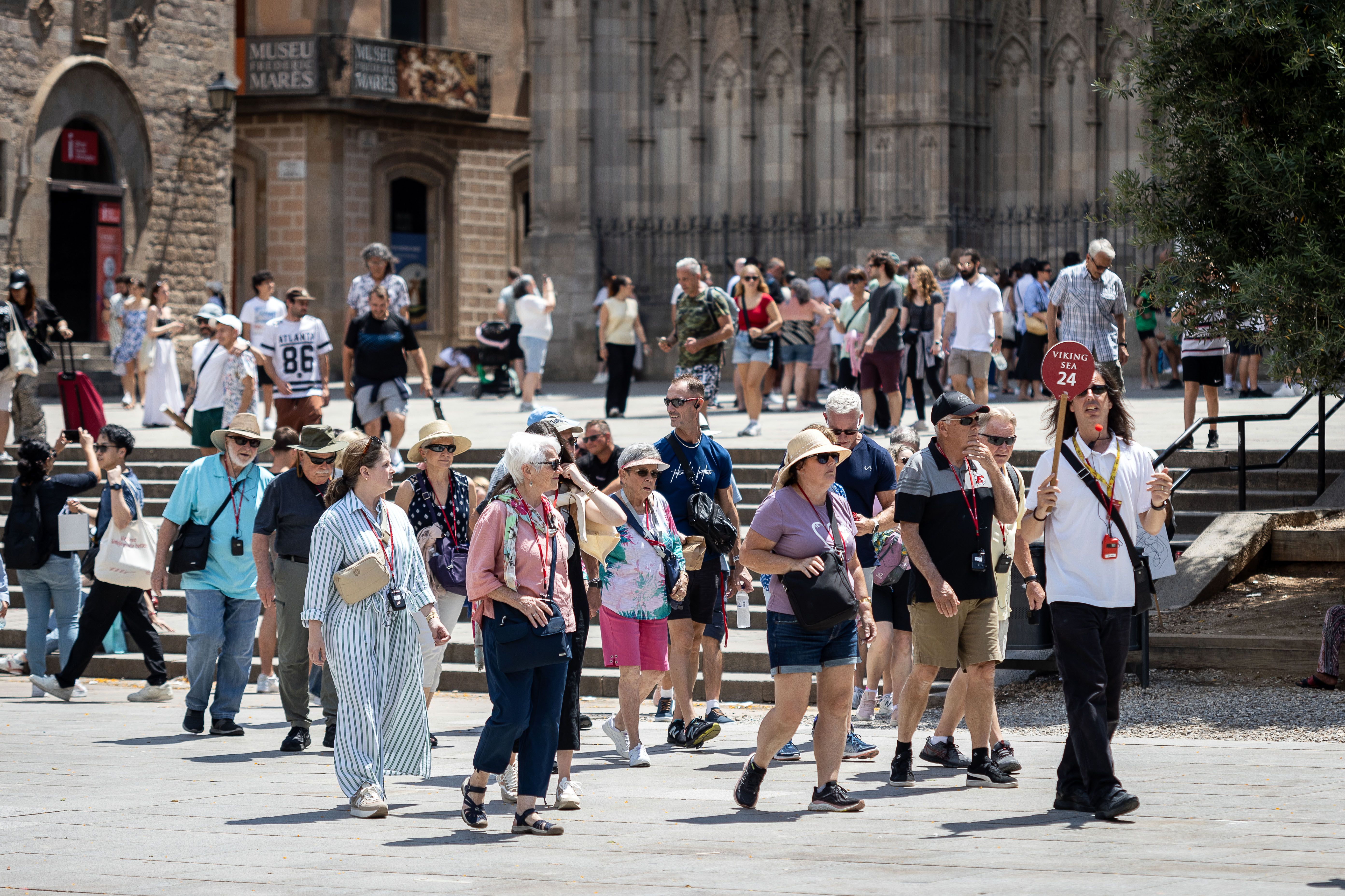 Un grup de turistes al centre de Barcelona