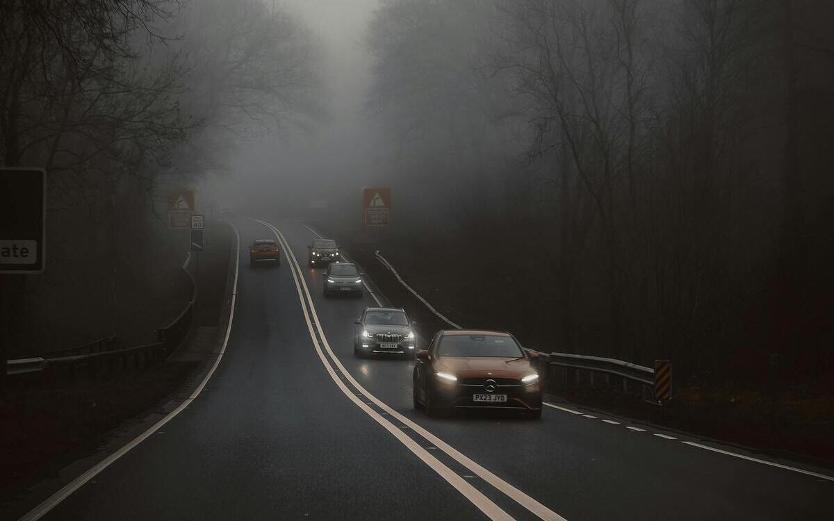 Carretera on els vehicles circulen per l'esquerra / Pexels