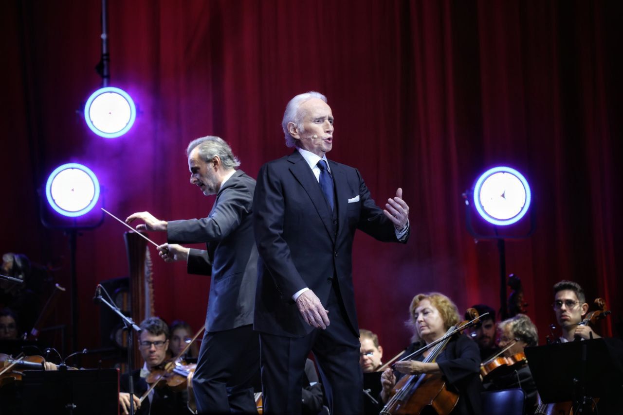  L'actuació conjunta del tenor Josep Carreras i la 'bailaora' Sara Baras posen punt final a dos mesos de competició 