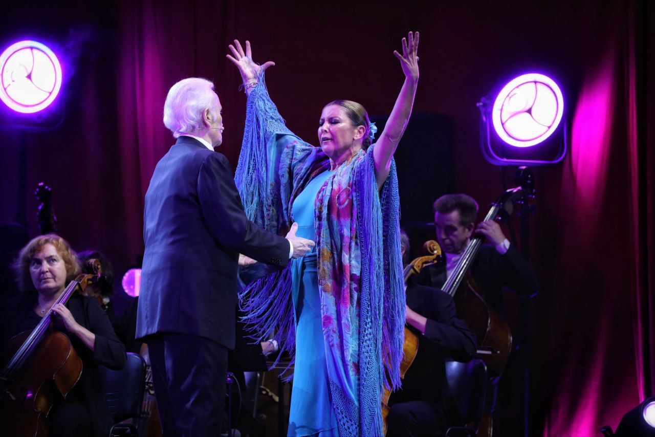  L'actuació conjunta del tenor Josep Carreras i la 'bailaora' Sara Baras posen punt final a dos mesos de competició 