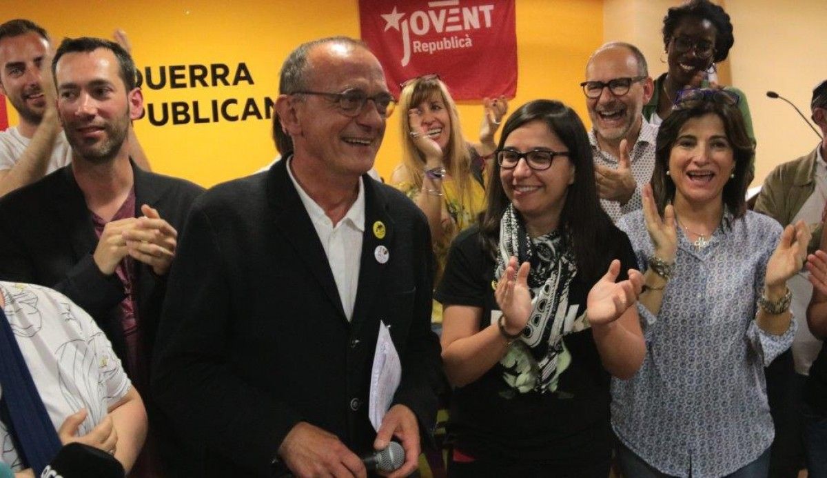 Miquel Pueyo celebrant la victòria electoral