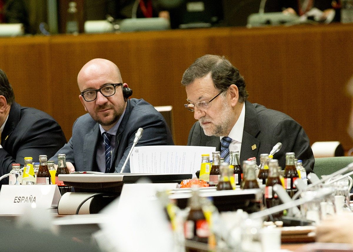 Mariano Rajoy, amb el primer ministre belga, Charles Michel, en una cimera de caps d'estat i de govern de Brussel·les.