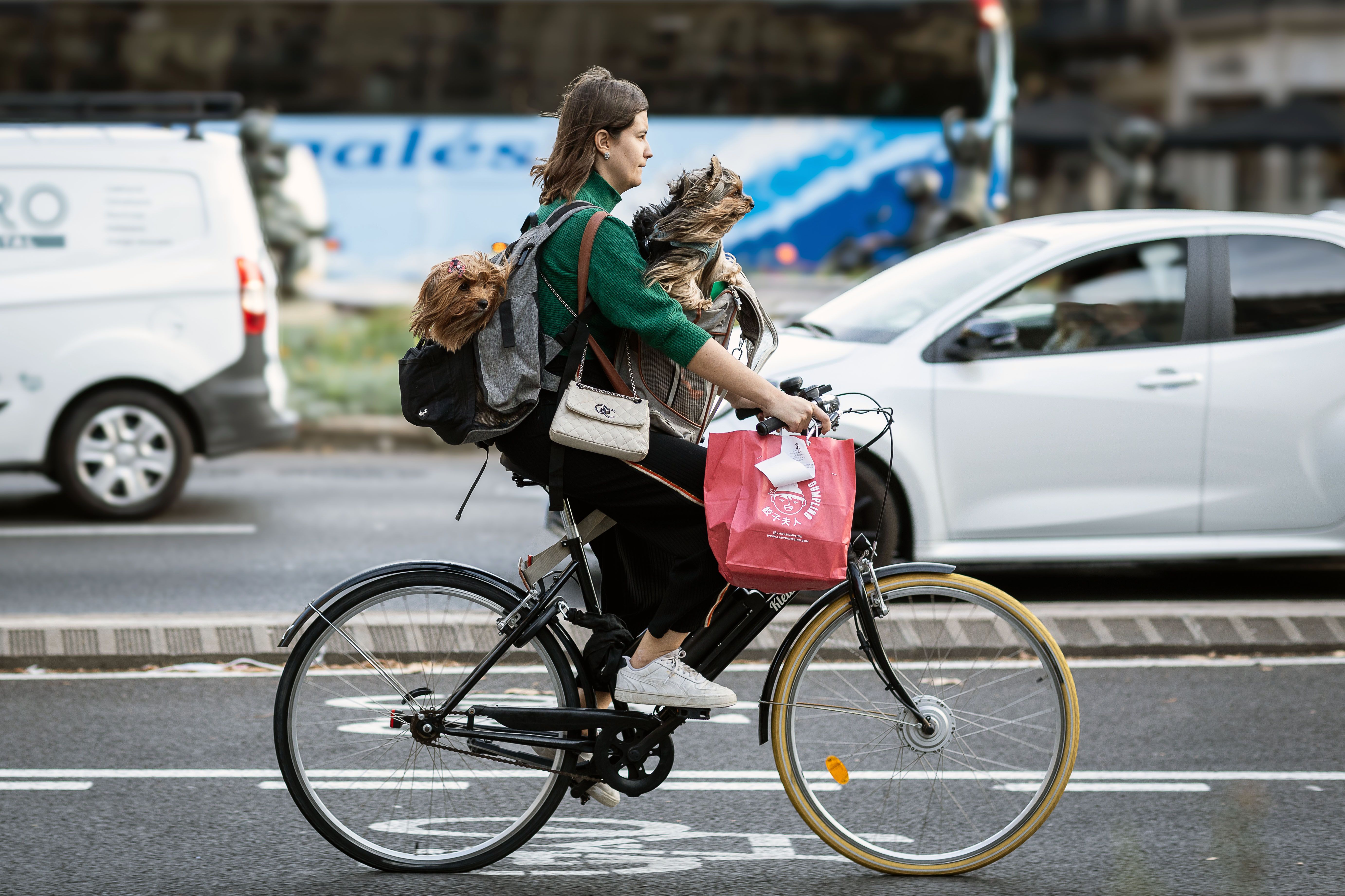 Les dones ciclistes continuen sent minoria a Barcelona