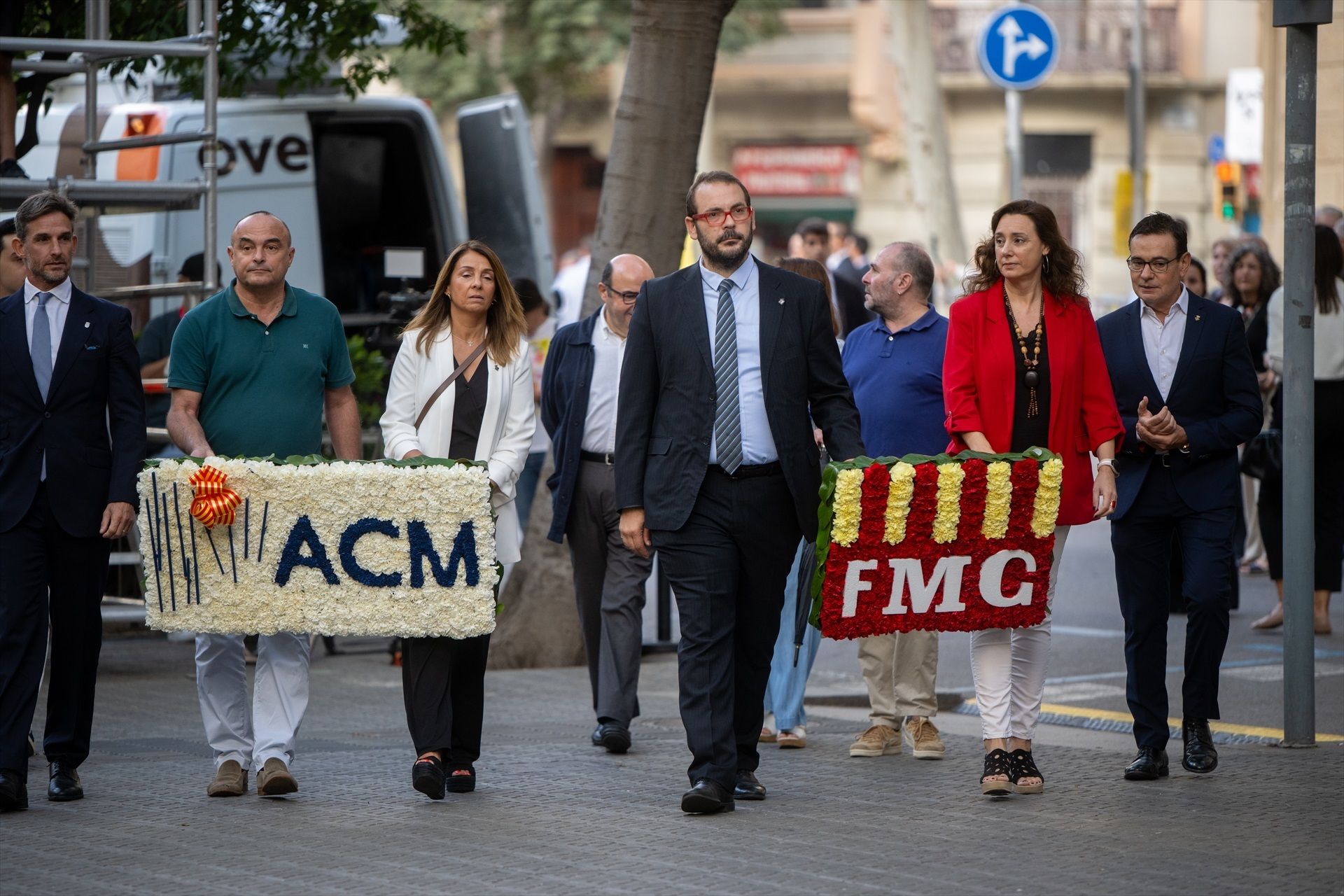 Les entitats municipalistes ACM i FMC, durant l'ofrena floral de la Diada