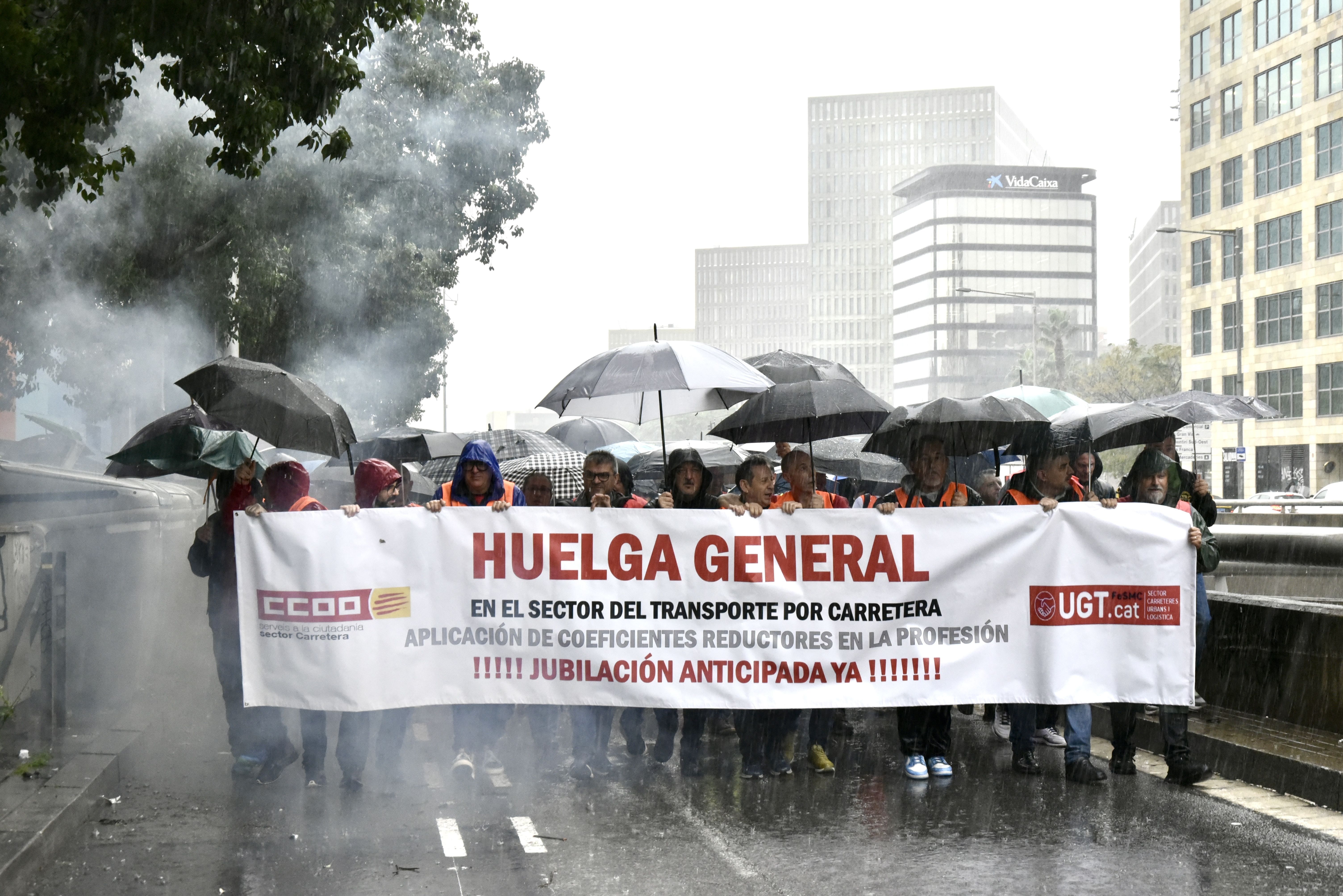 La manifestació de conductors a la plaça Ildefons Cerdà de Barcelona