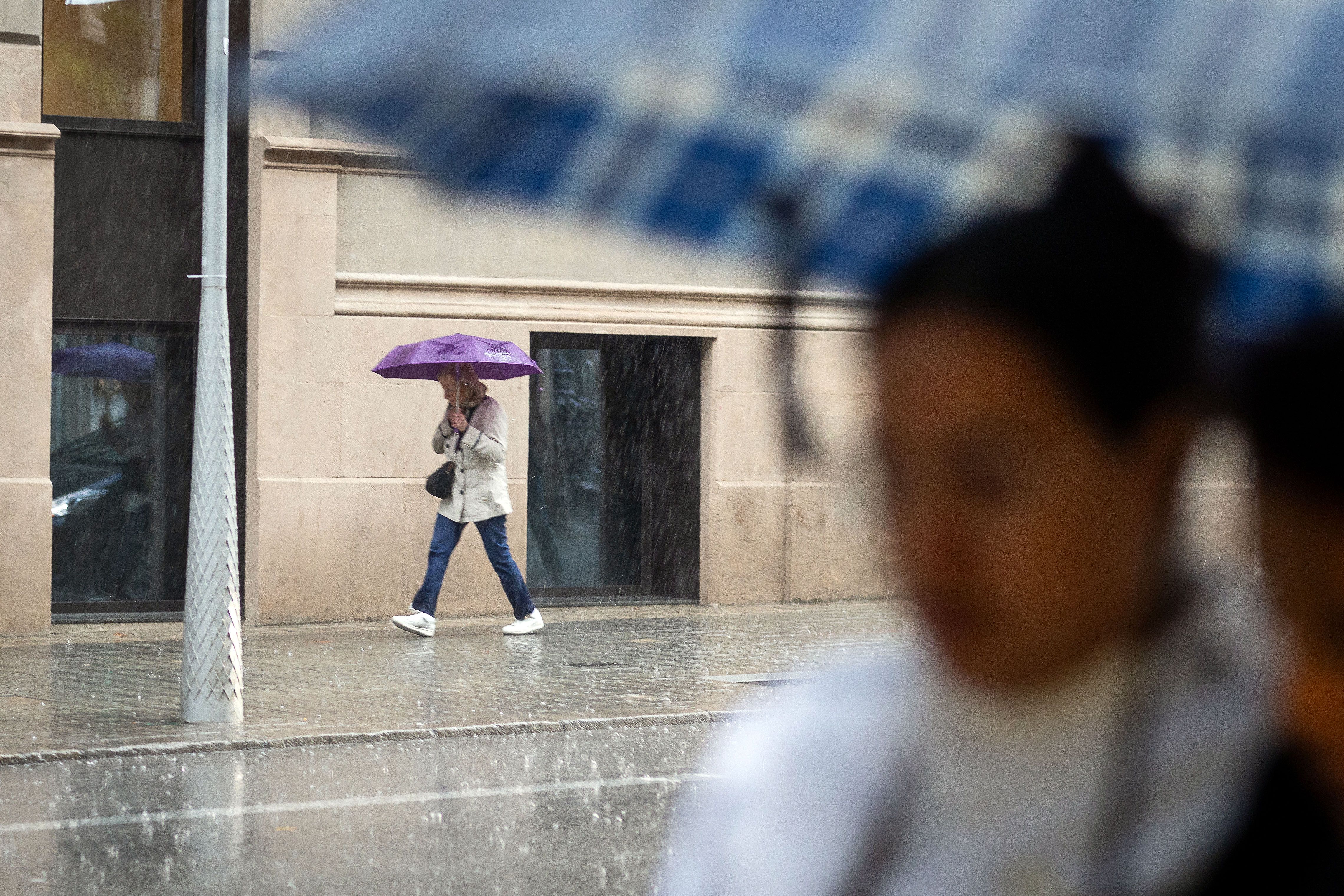 Plou al centre de Barcelona