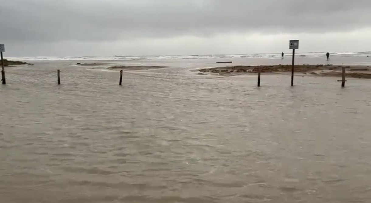 La Barra del Trabucador engolida pel mar