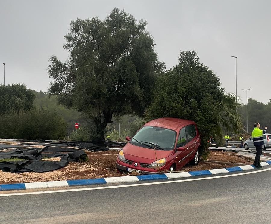 Un cotxe, afectat per la DANA i accidentat a l'entorn de Xest