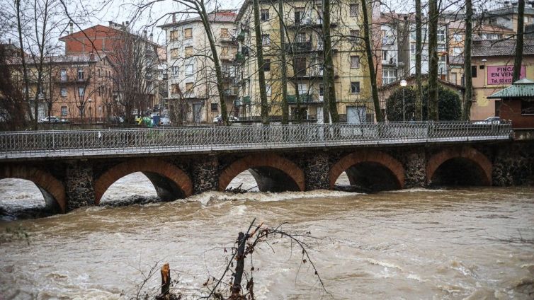 El pont de les Mòres d'Olot és el que té més risc de taponar-se