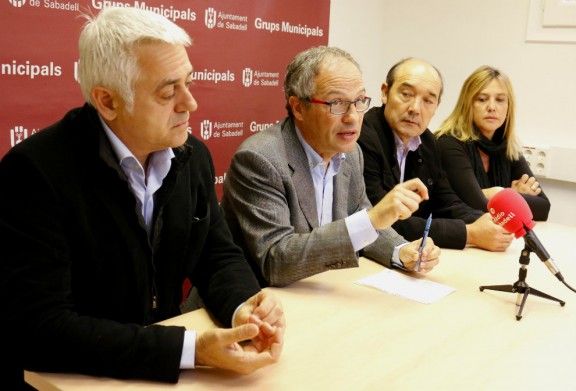 Carles Rossinyol, portaveu de CiU a Sabadell, amb la resta de regidors del grup