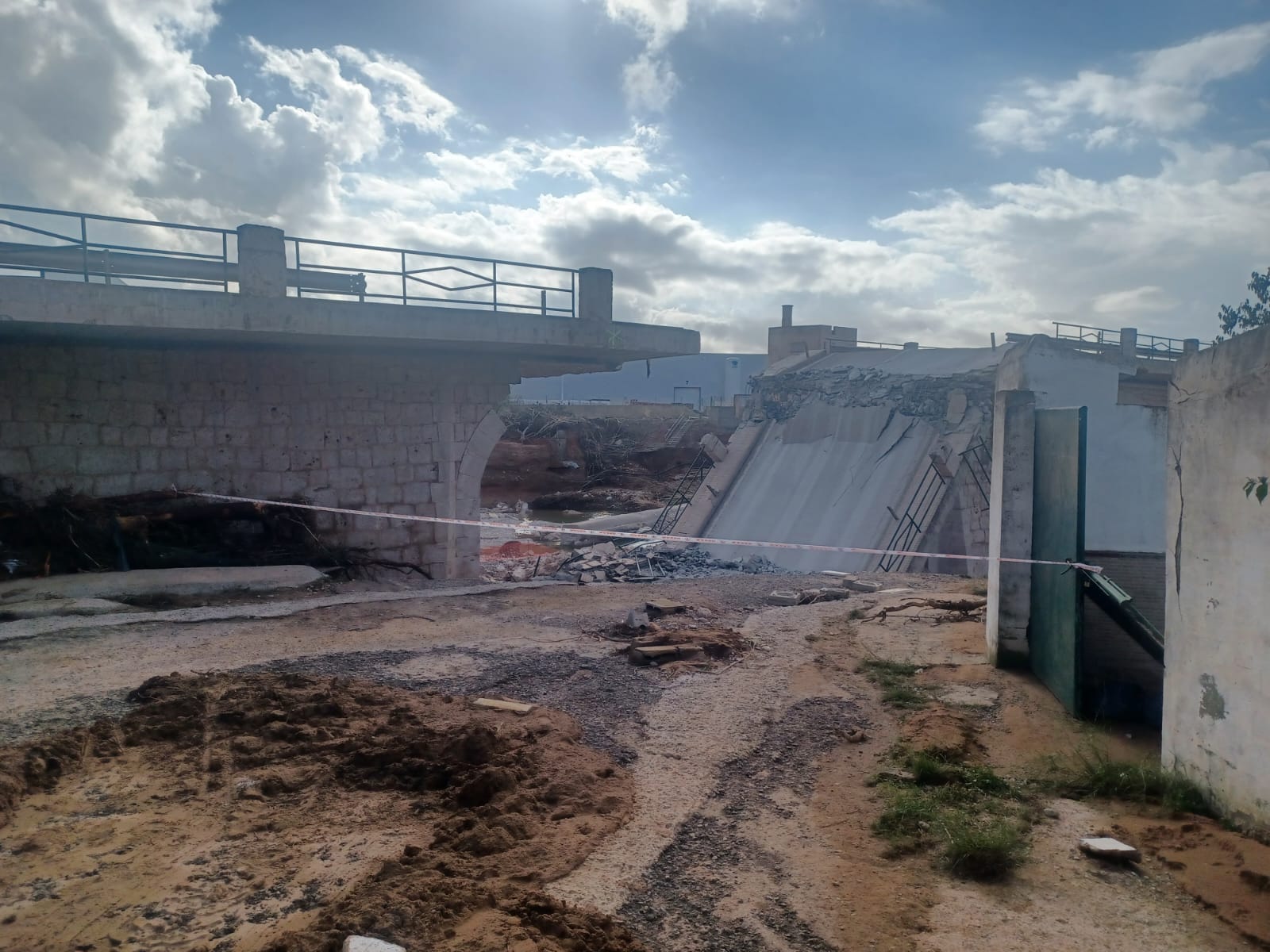 Els veïns de Xiva s'han organitzat en una anarquia solidària per sobreviure al temporal del País Valencià