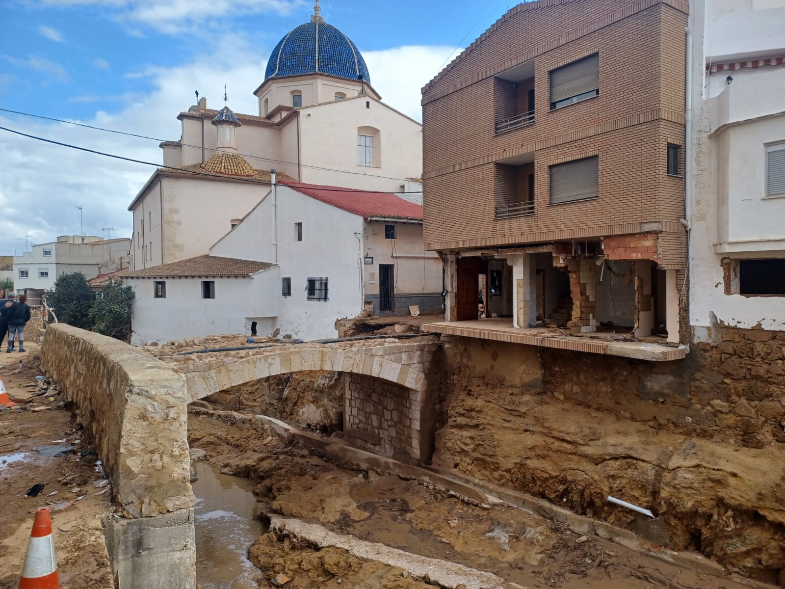 Els veïns de Xiva s'han organitzat en una anarquia solidària per sobreviure al temporal del País Valencià