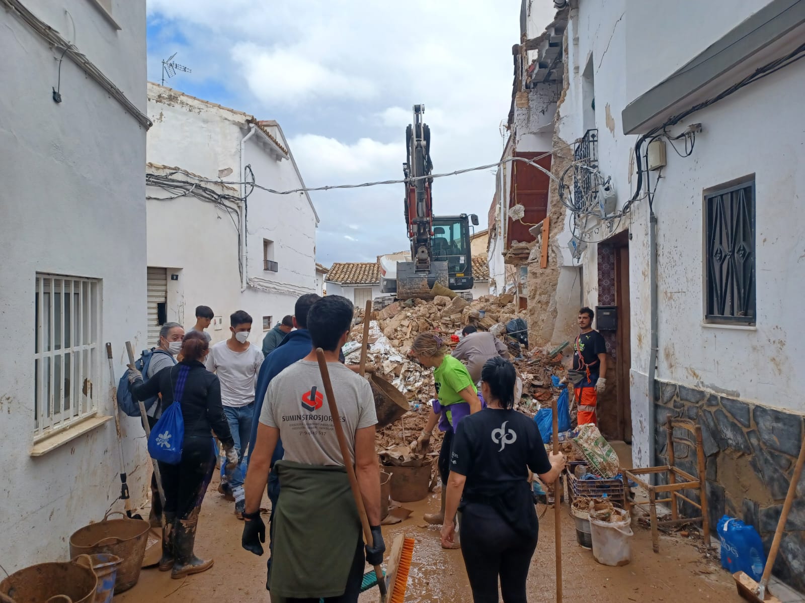 Els veïns de Xiva s'han organitzat en una anarquia solidària per sobreviure al temporal del País Valencià