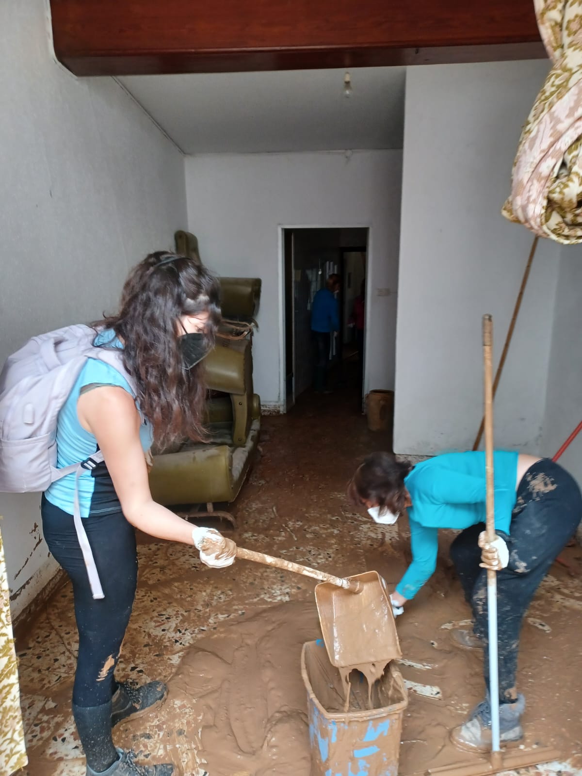 Els veïns de Xiva s'han organitzat en una anarquia solidària per sobreviure al temporal del País Valencià