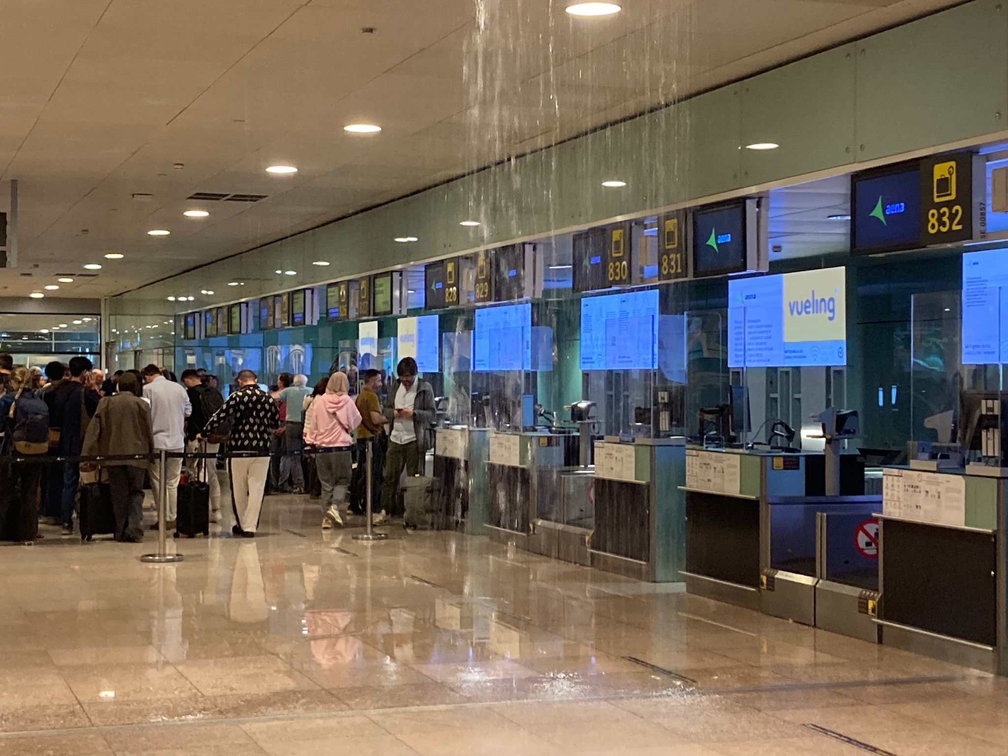 Els efectes de la DANA a l'aeroport del Prat