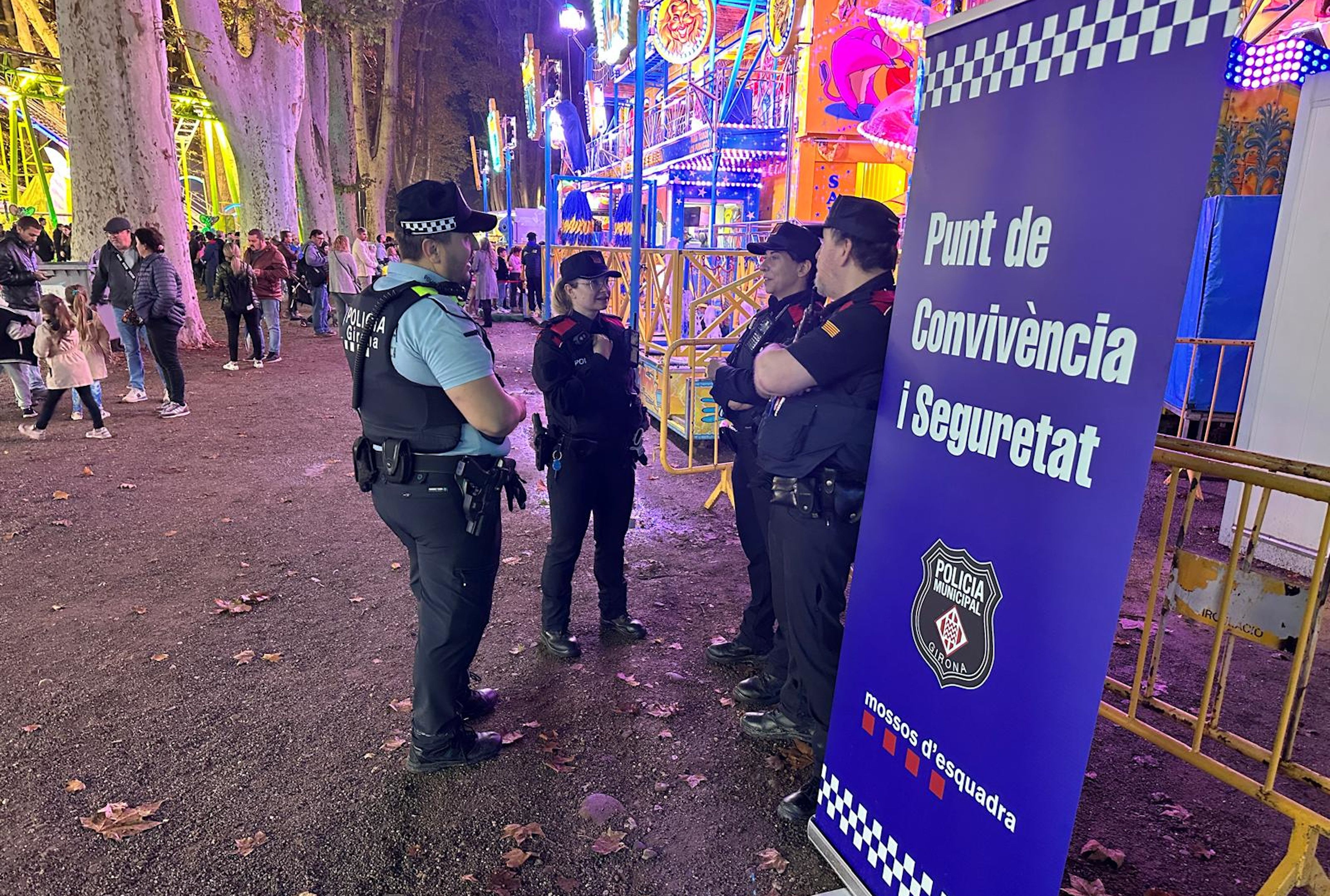 Dispositiu policial durant les Fires de Sant Narcís a Girona. 