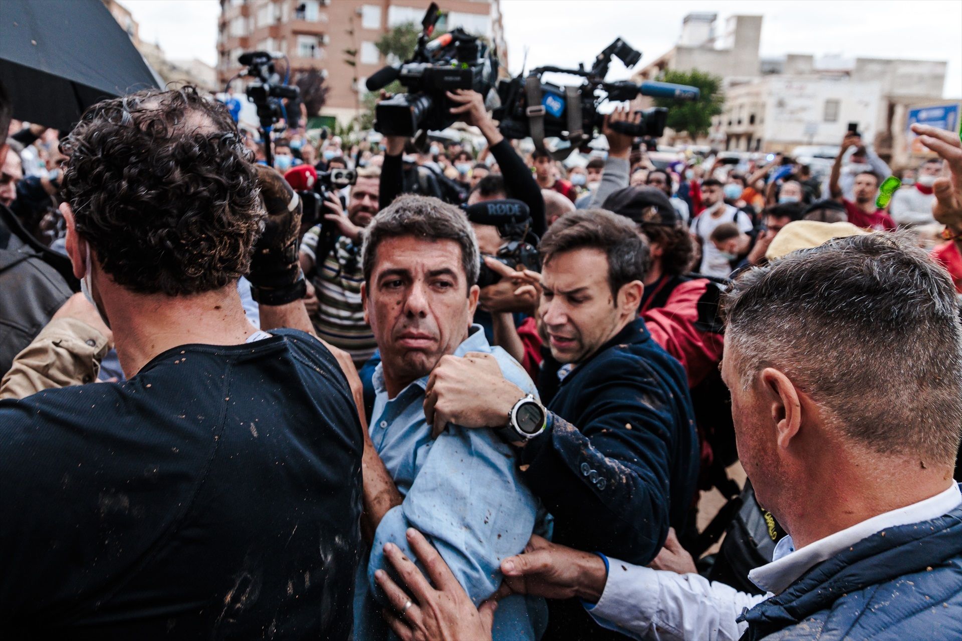 Carlos Mazón, president de la Generalitat valenciana, durant una visita a Paiporta.