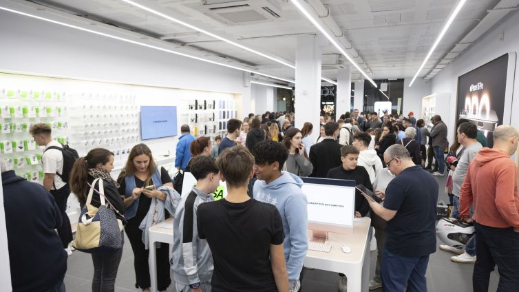 Inauguració de la botiga Apple Premium Partner a Sabadell