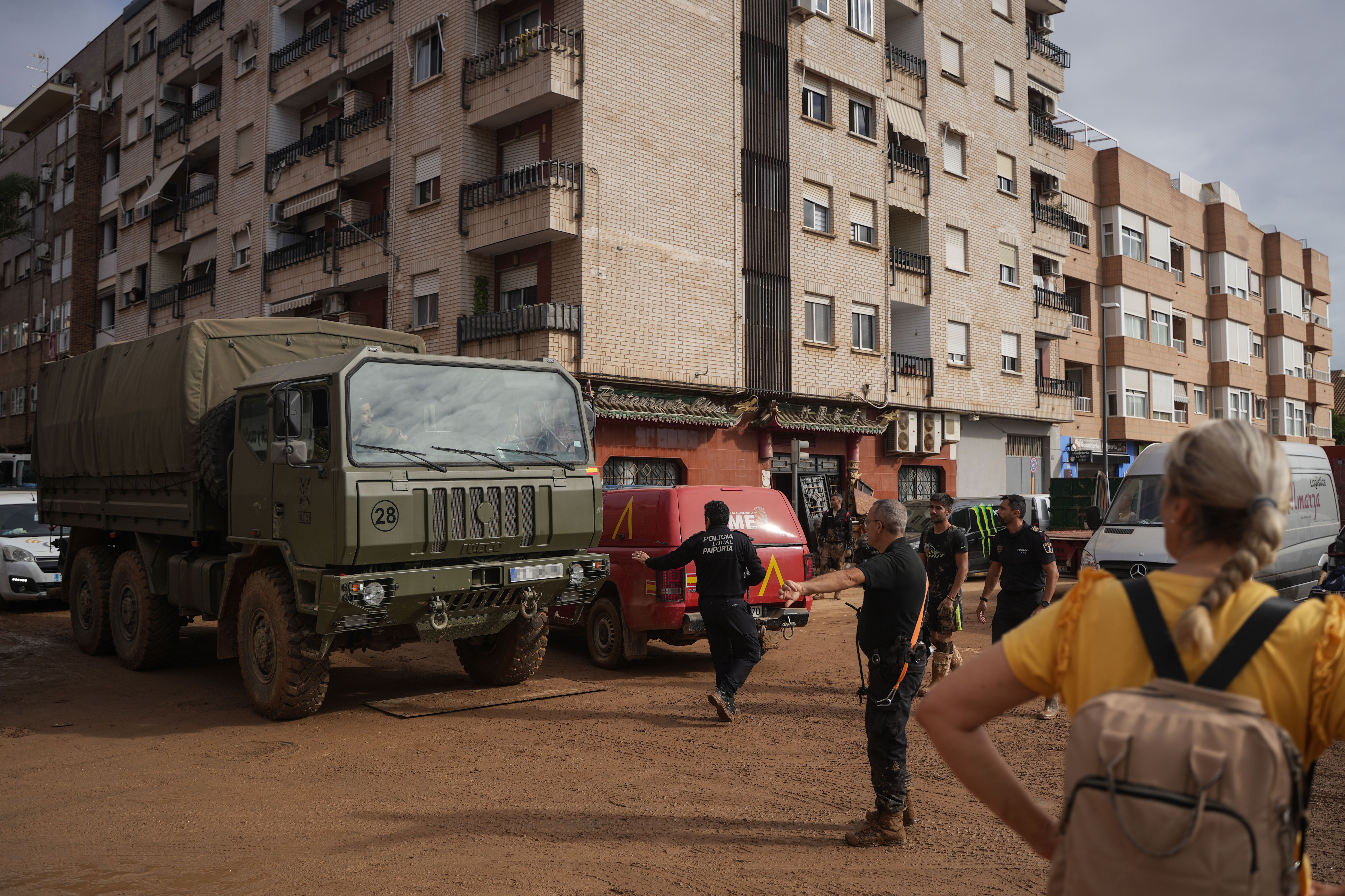 La UME, en les tasques de salvament a Paiporta, el municipi on s'han registrat més morts