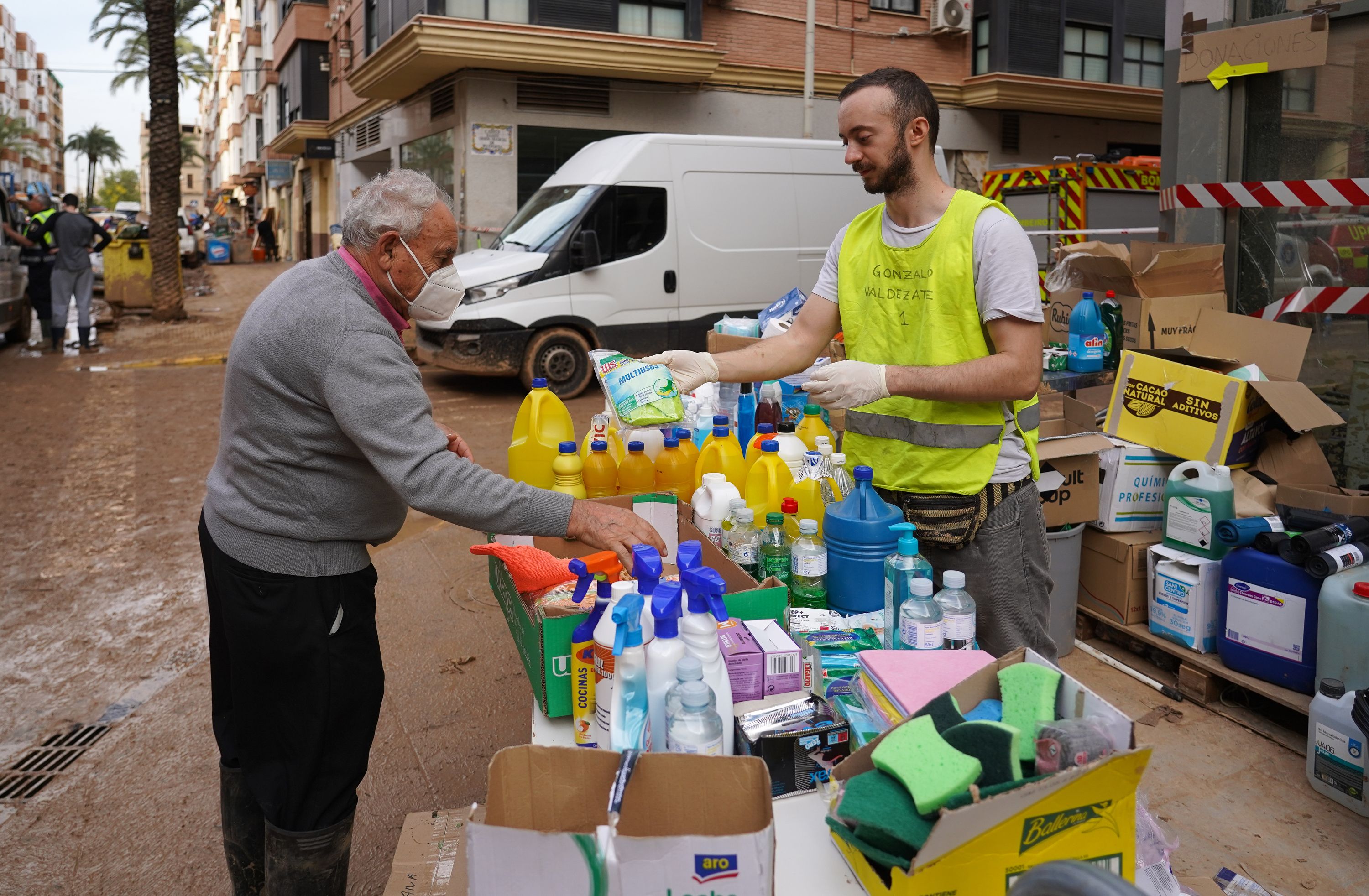 Un punt  de recollida de material sanitari, a Paiporta