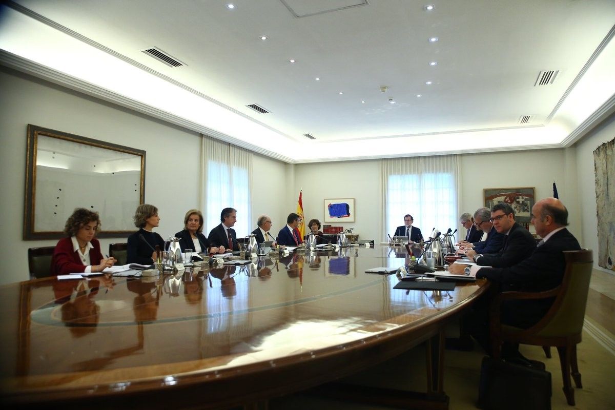 Mariano Rajoy anunciant la suspensió de l'autonomia