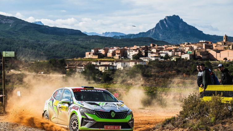 El Renault Clio Rally4 de Jiménez i Paz durant un dels trams de la prova @RACC