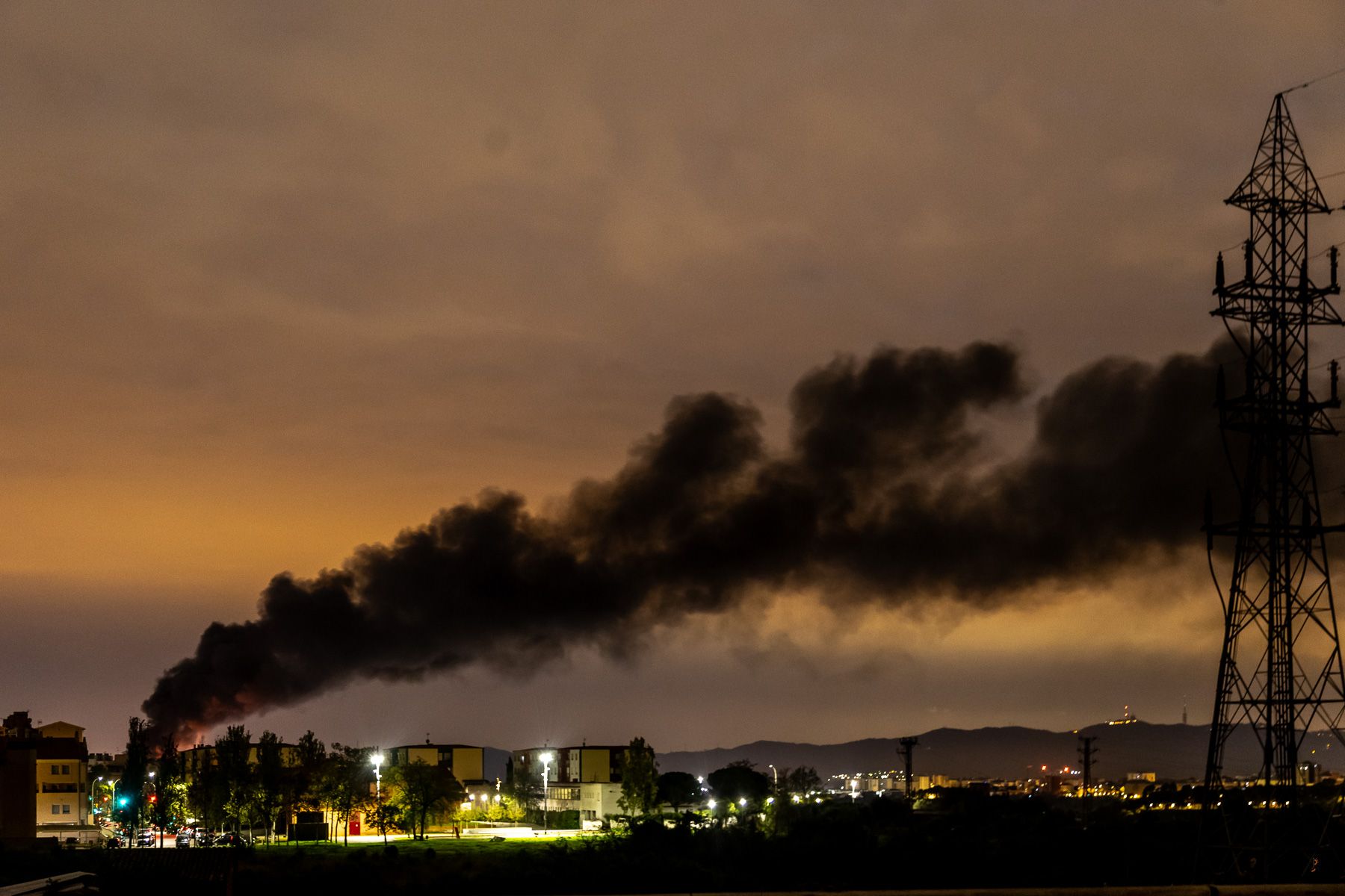 6incendi fabrica reciclatge sabadell bombers autor Juanma Pelaez