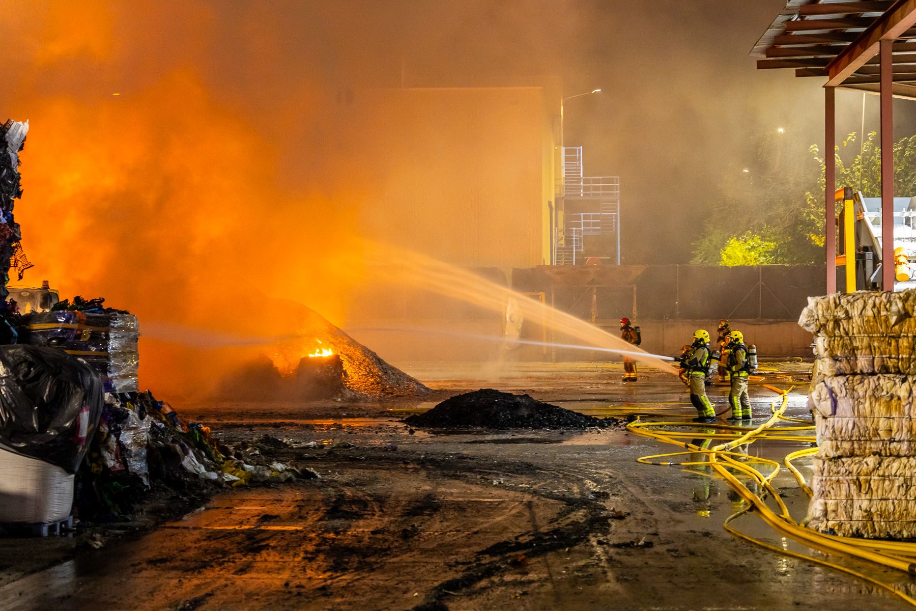 7incendi fabrica reciclatge sabadell bombers autor Juanma Pelaez