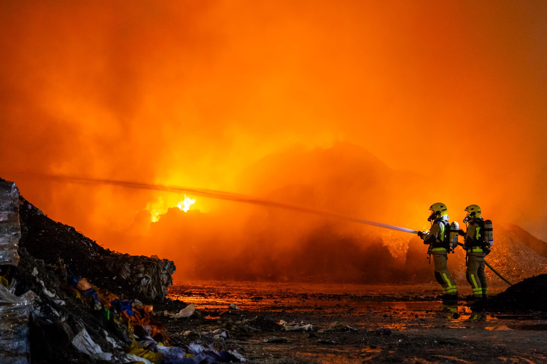 8incendi fabrica reciclatge sabadell bombers autor Juanma Pelaez