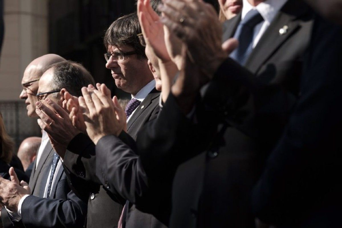 El president de la Generalitat, Carles Puigdemont, a la plaça de Sant Jaume