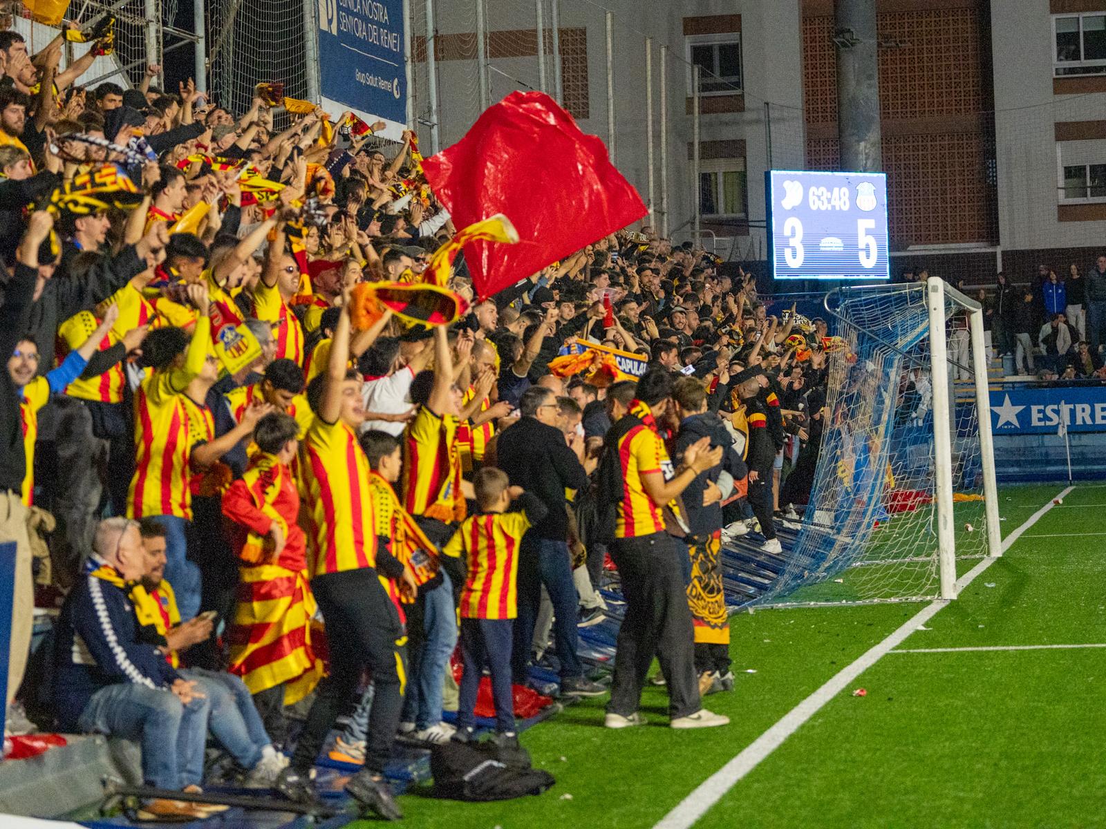 La tanca desplomada durant el derbi contra l'Europa