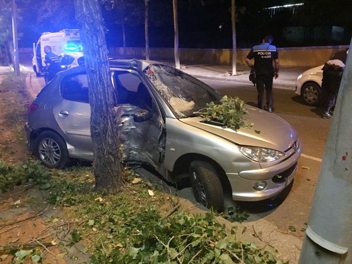 El cotxe s'ha accidentat al carrer Andreu Nin