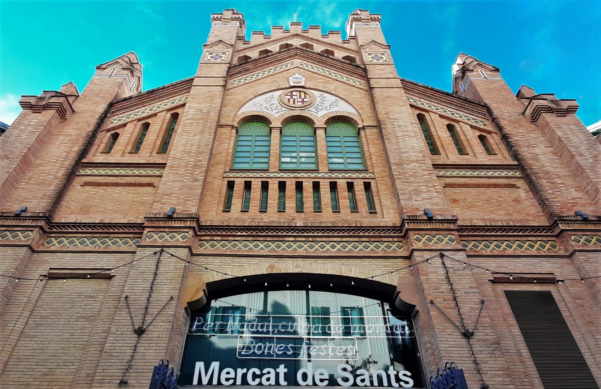 Investiguen un tiroteig al Mercat de Sants