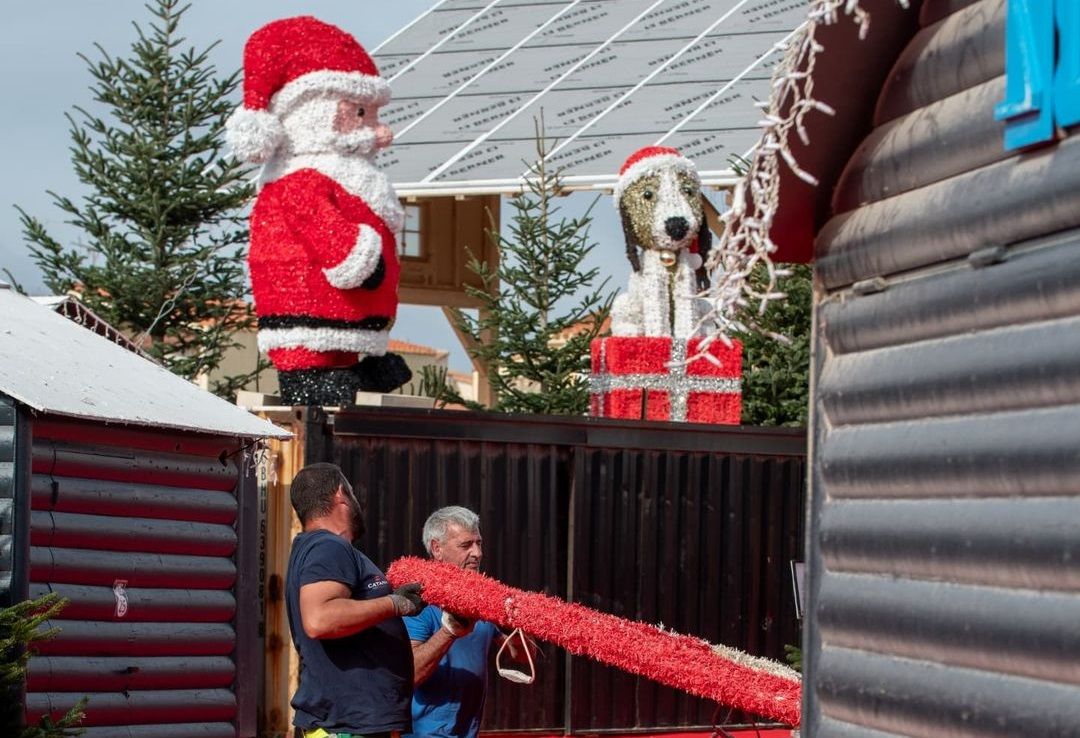 Tasques de muntage a la vila de Nadal del Barcarès