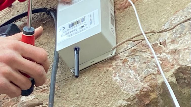 Un dels sensors que ha instal·lat el Consell Comarcal de la Garrotxa en zones turístiques