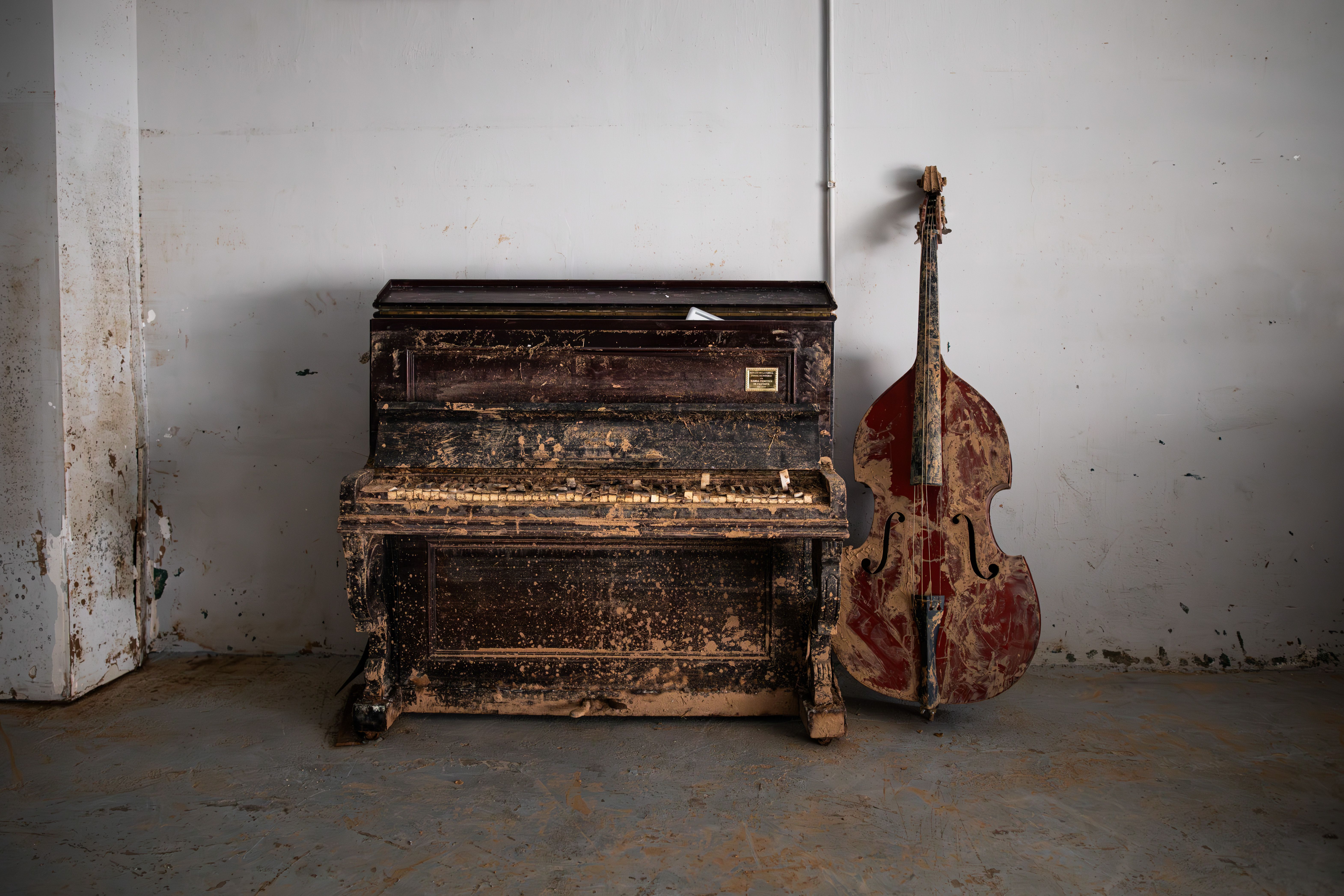 L'escola de música de Paiporta, que es troba a pocs carrers del Barranc del Poyo, es va veure fortament afectada per les inundacions