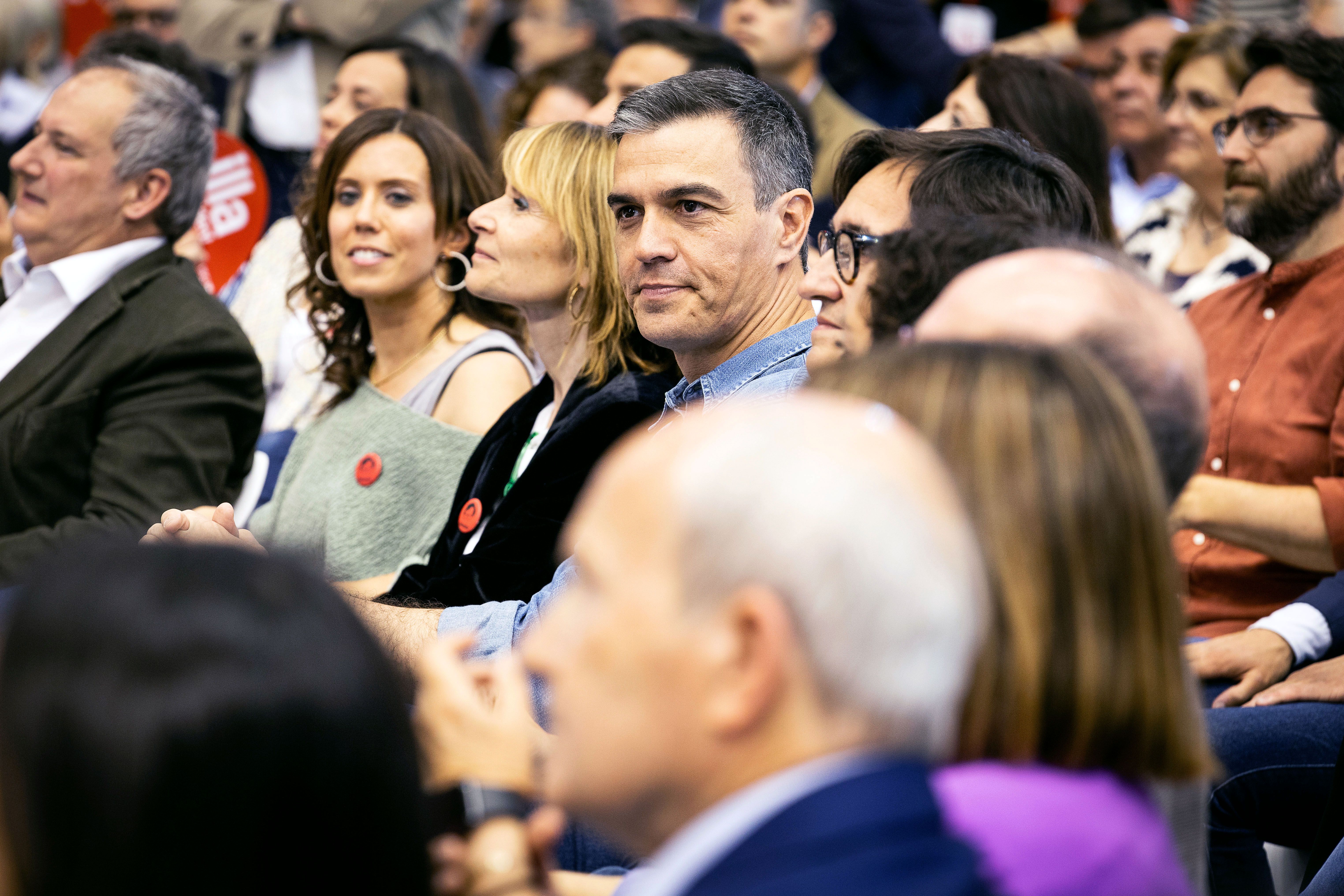 Pedro Sánchez, amb la plana major del PSC en un míting de campanya