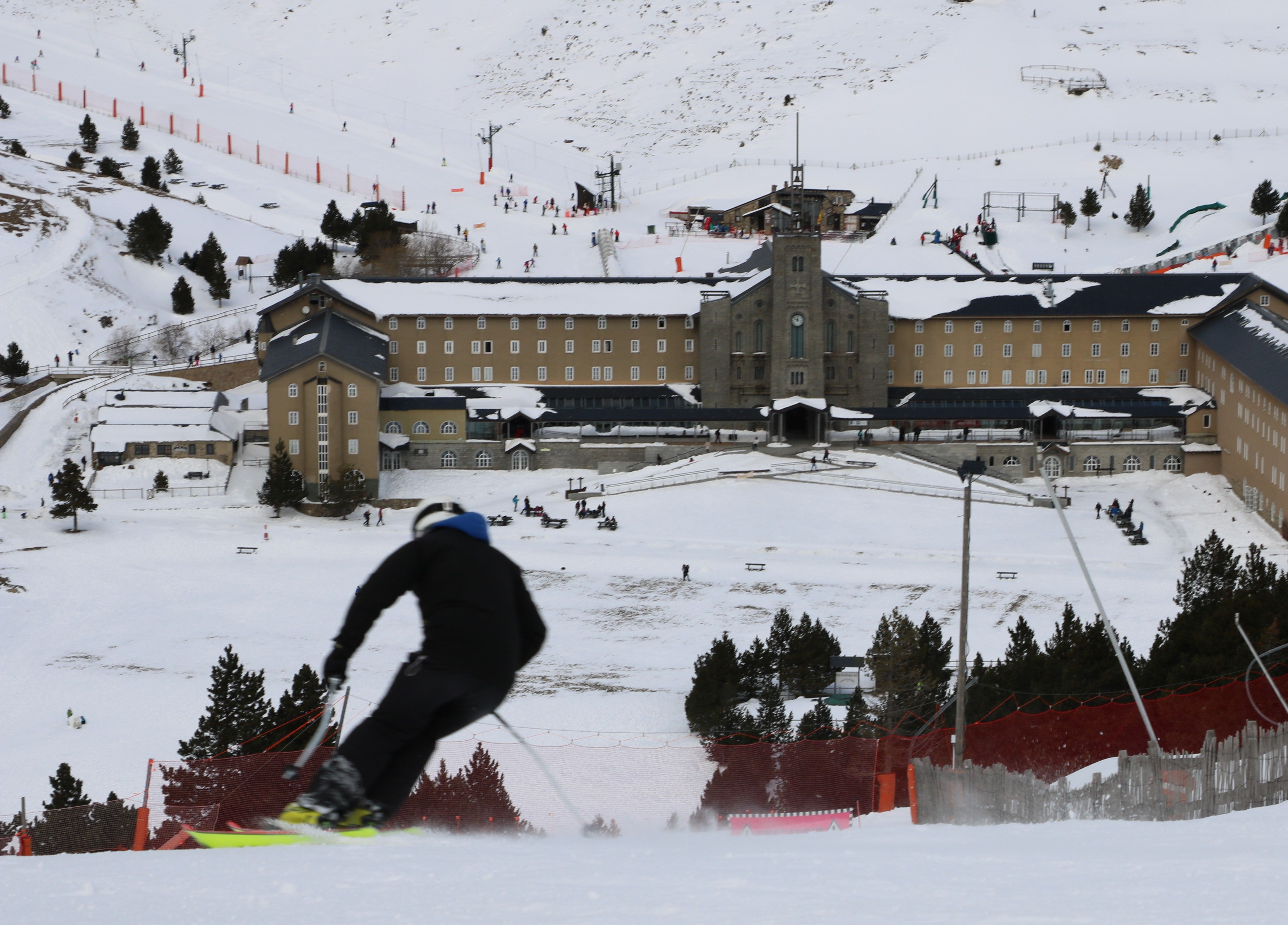 Vall de núria és la primera de les estacions que gestiona FGC que obre i ho fa amb la gran atracció de l’estació: el Parc Lúdic