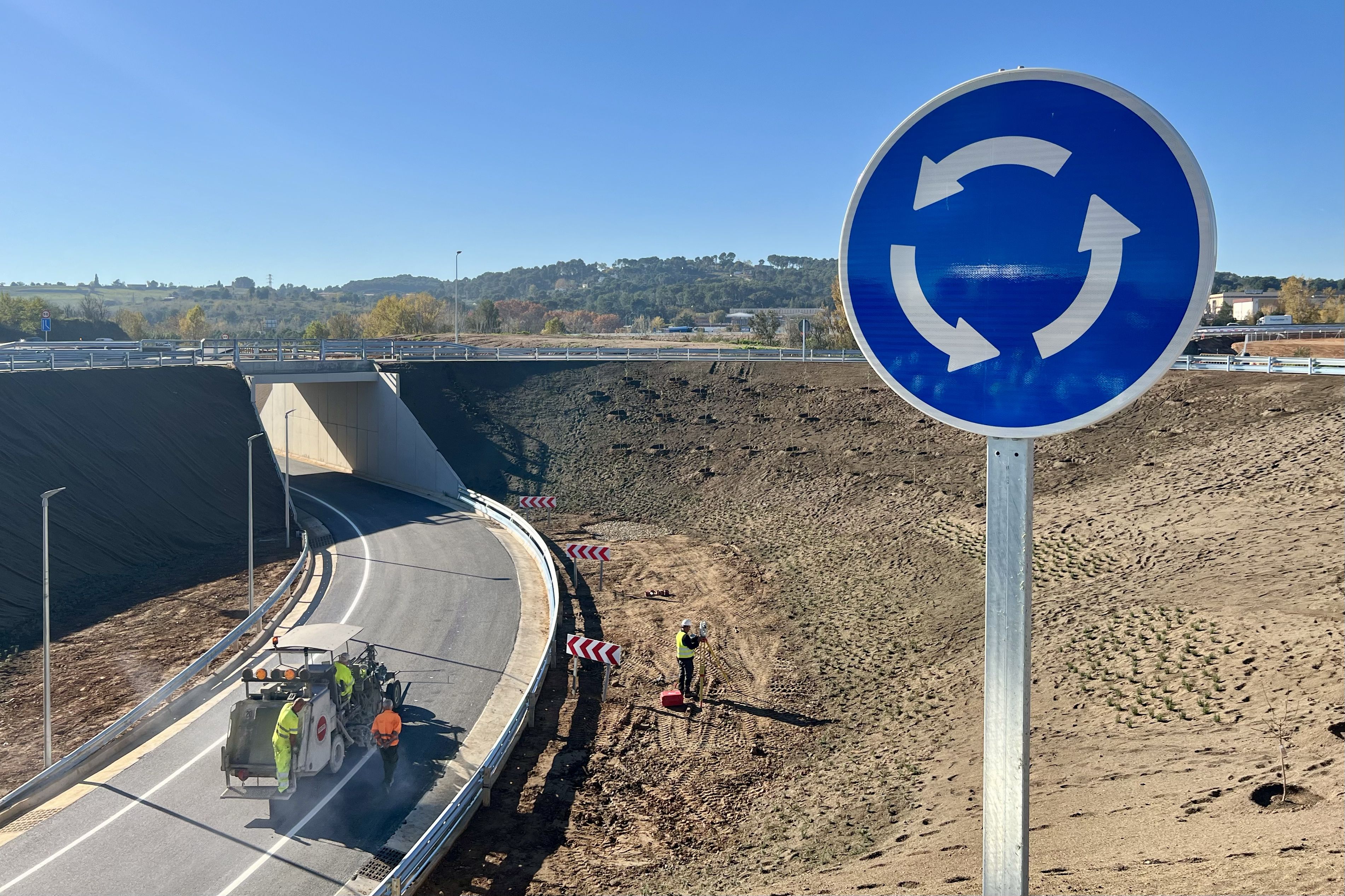 L'empresa encarregada de l'obra treballa a contrarellotge aquest divendres perquè dissabte es pugui obrir al trànsit