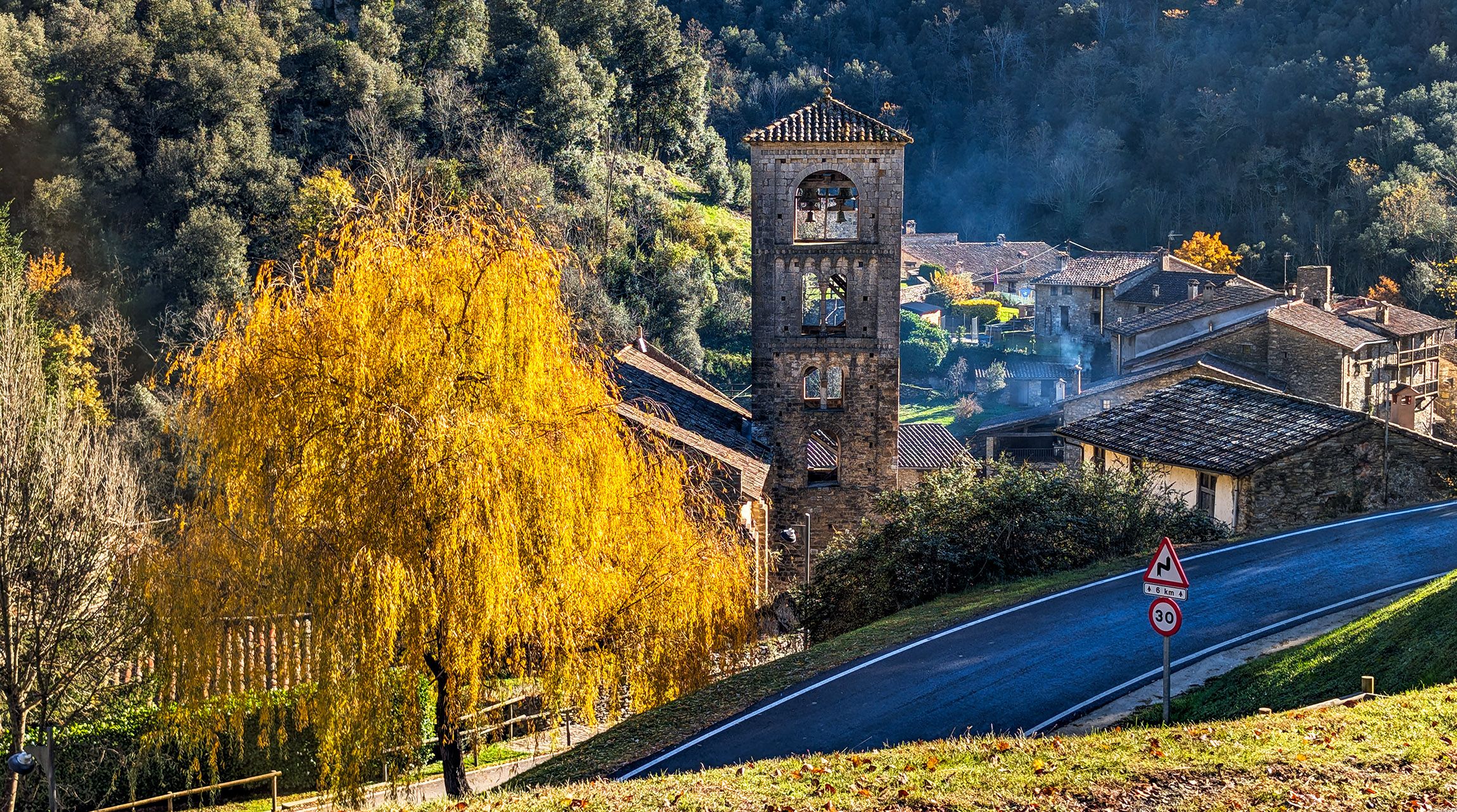 Dia assolellat amb esclat de tardor, avui a Beget