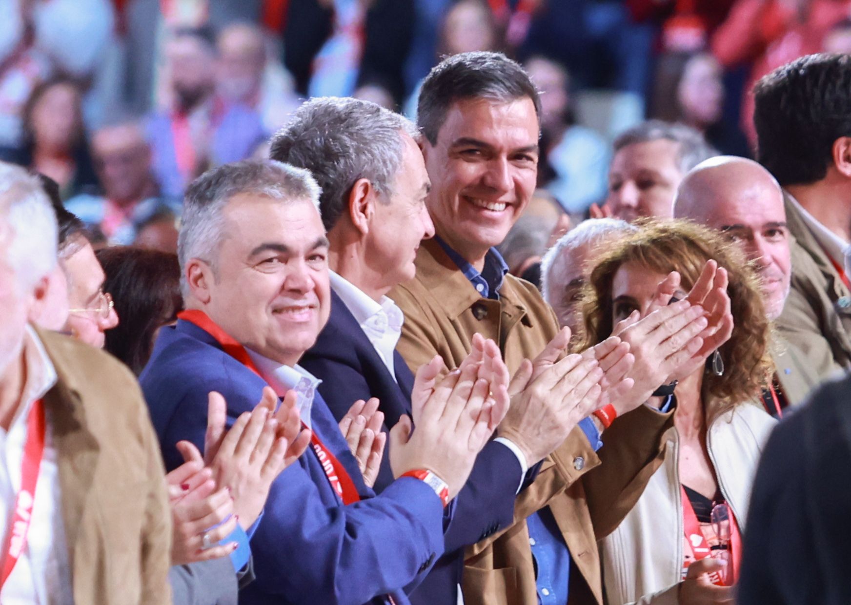 Santos Cerdán, José Luis Rodríguez Zapatero i Pedro Sánchez, al plenari del congrés del PSOE a Sevilla