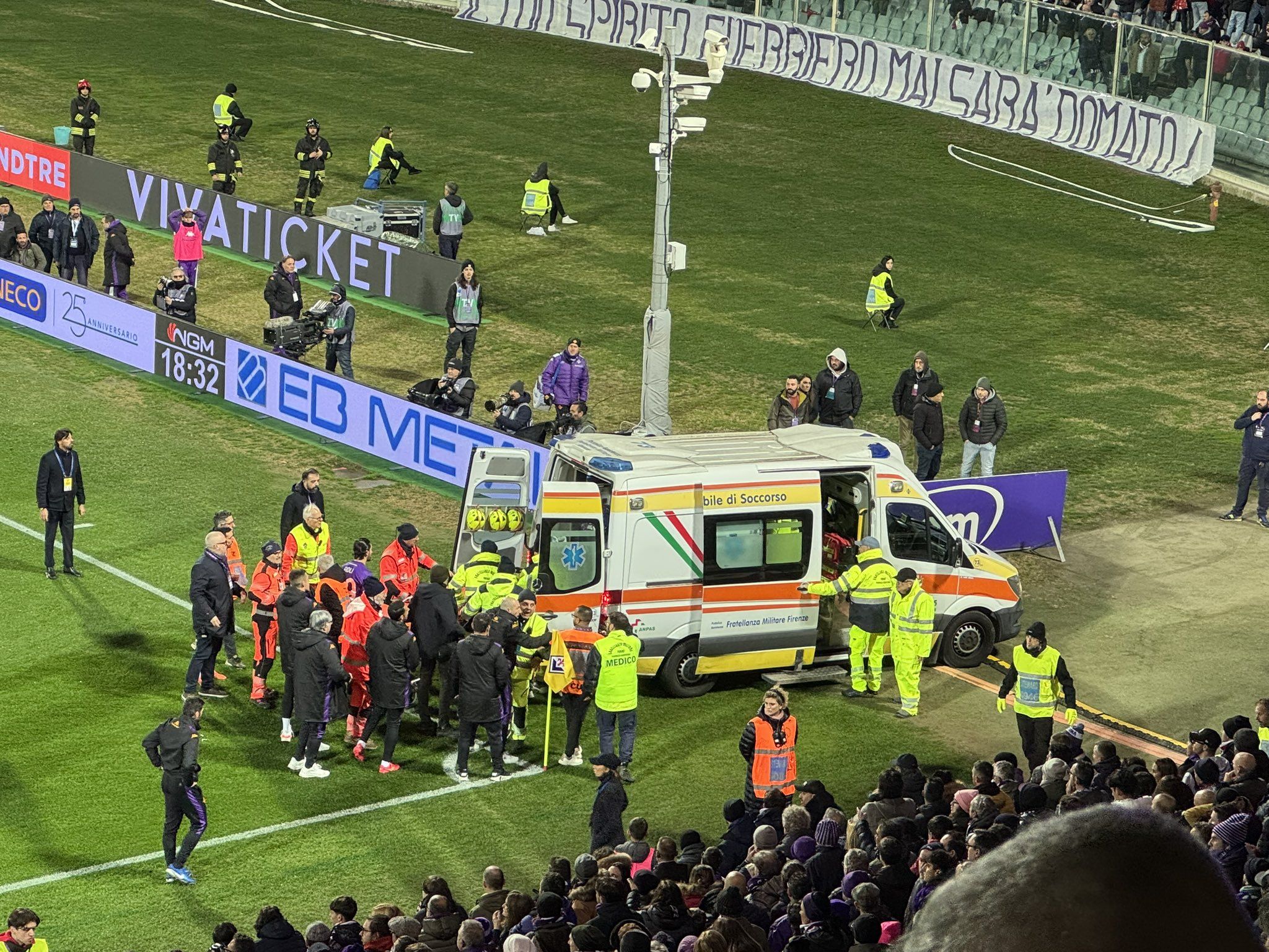 Els serveis Mèdics s'han endut el jugador en ambulància