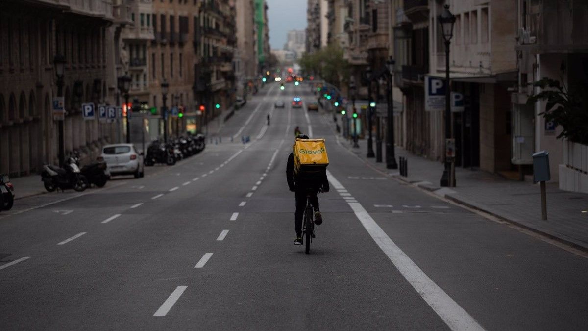 Un repartidor de Glovo, en imatge d'arxiu