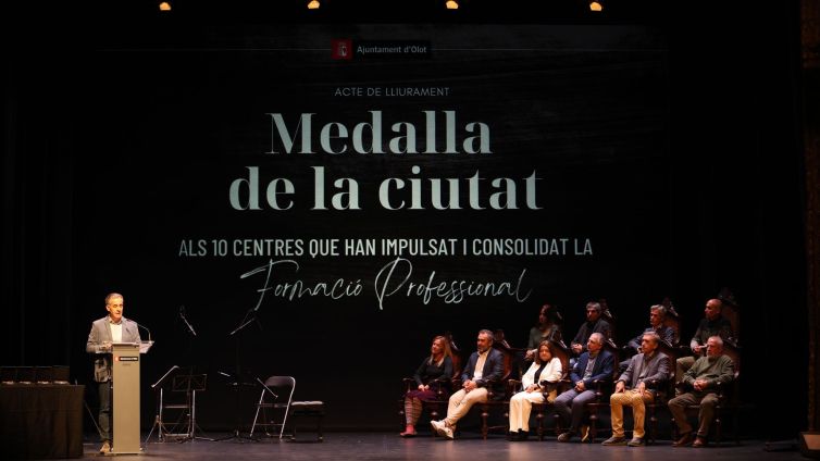 Imatge de l'acte d'aquest dilluns al Teatre Principal d'Olot