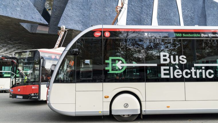 Un dels busos elèctrics que circulen a Barcelona des de fa més d'un any i mig