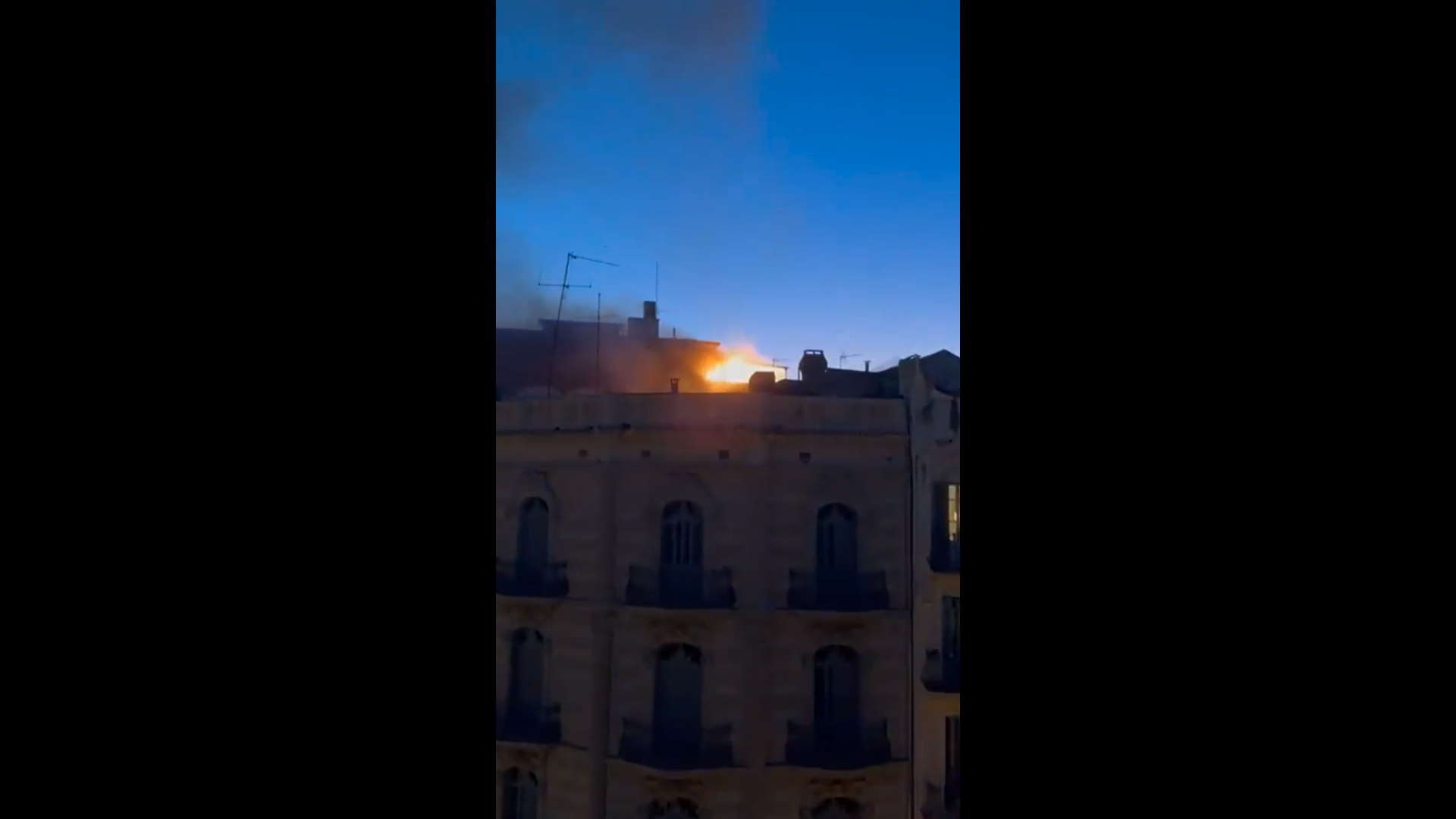 El foc ha començat a la planta de l'hotel on hi ha la sauna i una piscina coberta