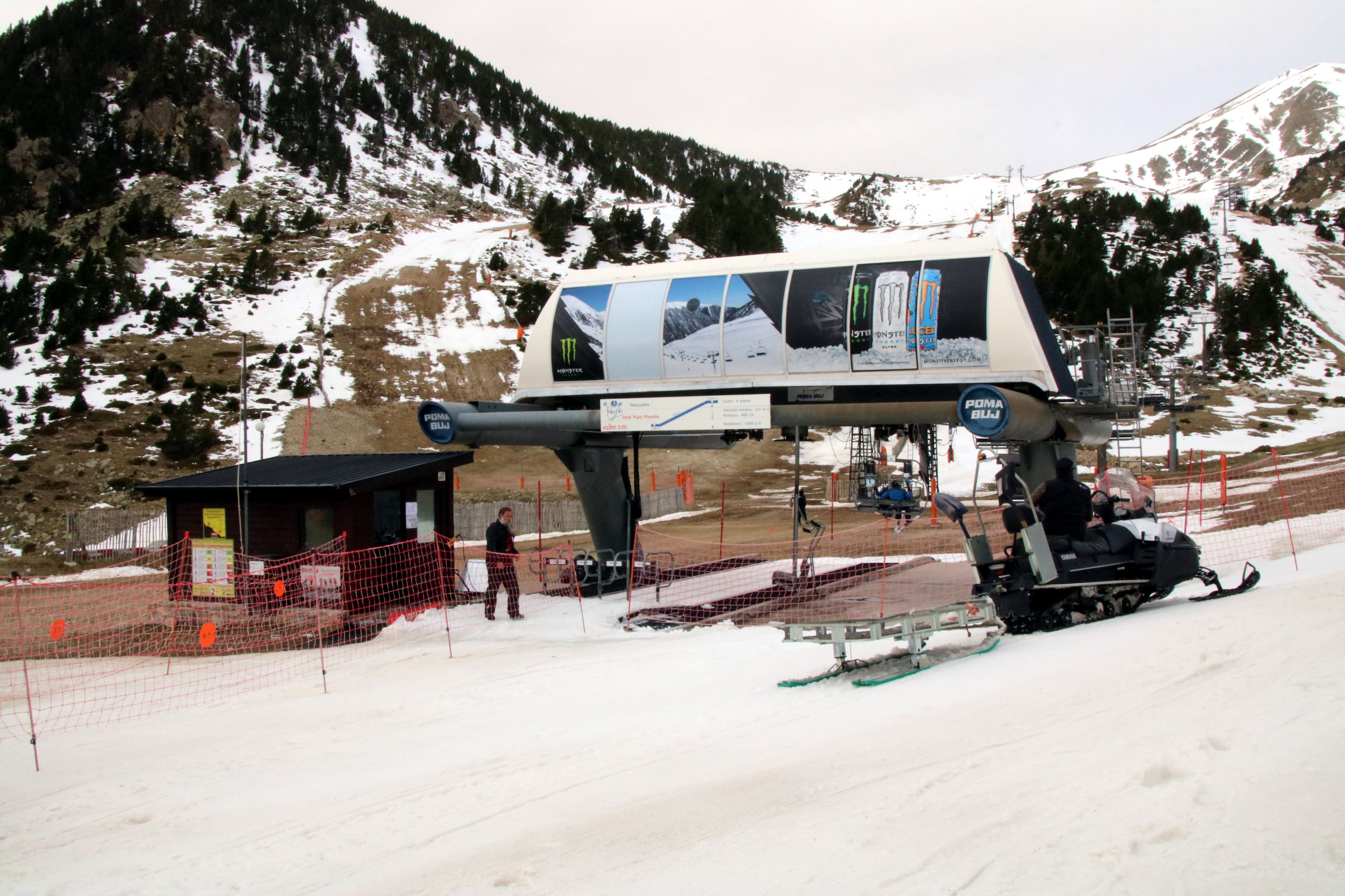 El telecadires obert l'últim dia de la temporada d'esquí a Vallter